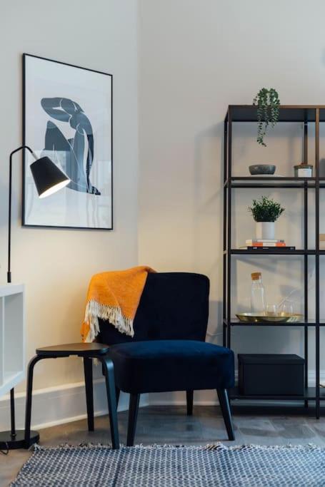 Stylish Stirling Apartment - Free Parking Exterior photo