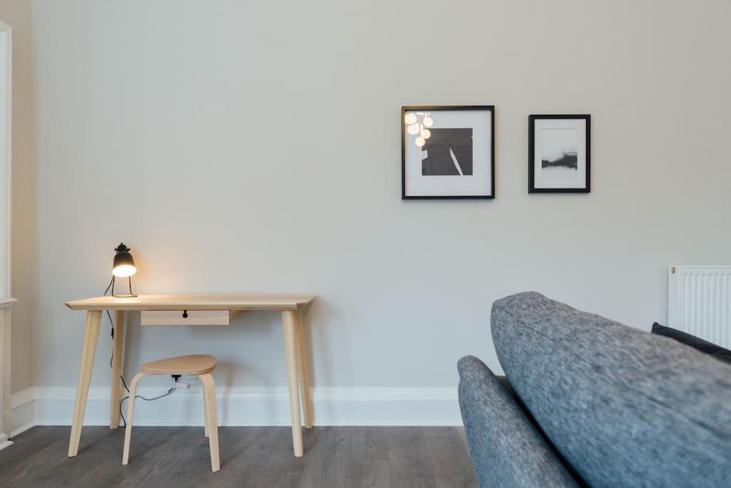 Stylish Stirling Apartment - Free Parking Exterior photo